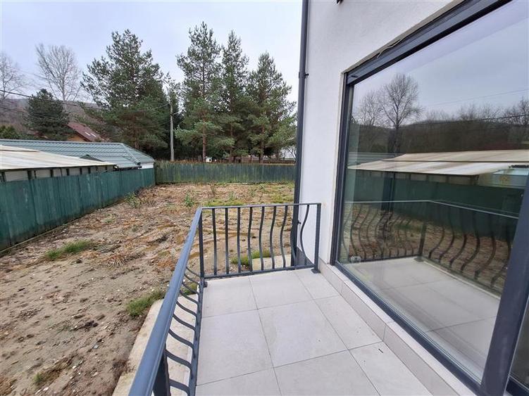 Duplex cu 4 camere cu Teren 520 Mp în 9 Mai