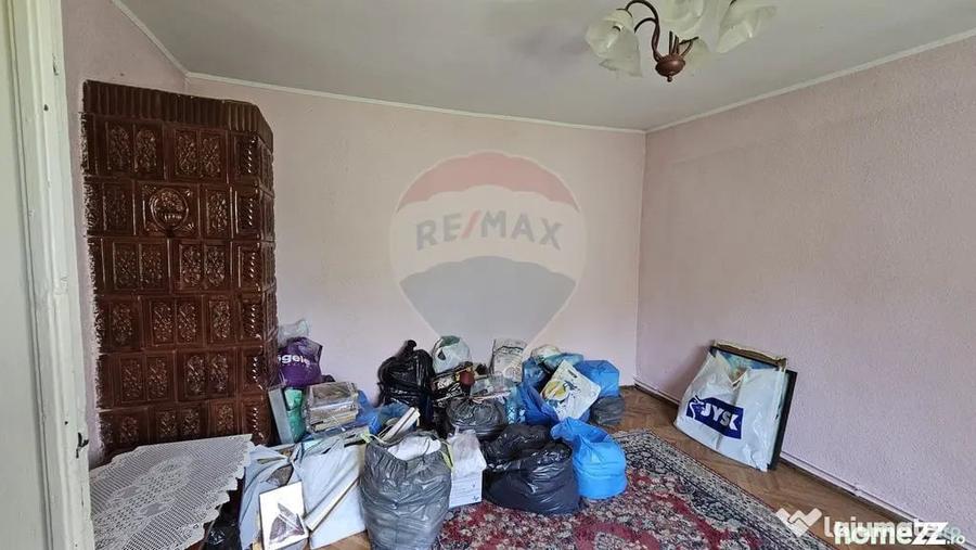 Casă cu 4 camere cu Teren 680 Mp în Central