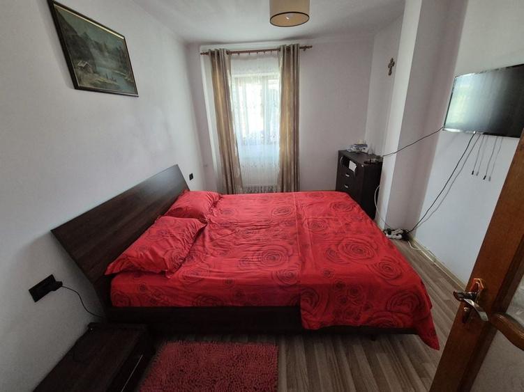 Apartament cu 3 camere decomandat în Exterior Vest