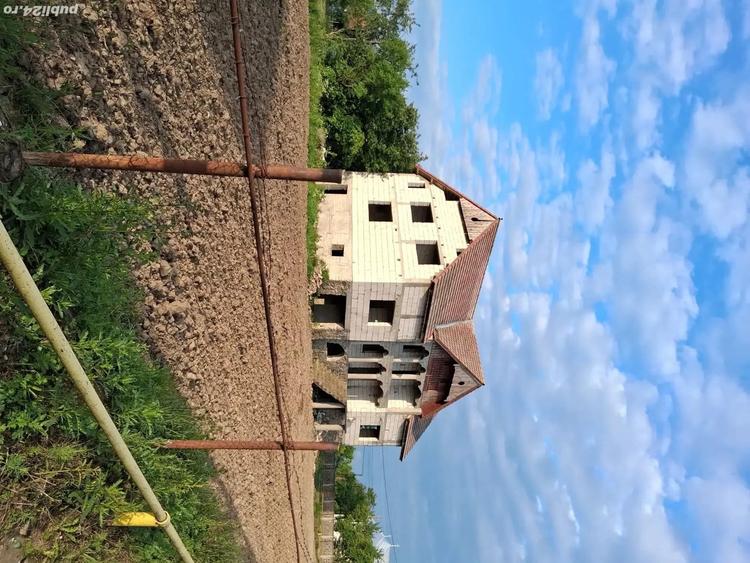 Casă cu 6 camere cu Teren 1800 Mp în Suplacu de Barcău