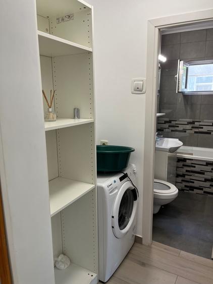 Apartament cu 3 camere decomandat în Exterior Vest