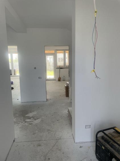 Casă cu 4 camere în Moșnița Veche
