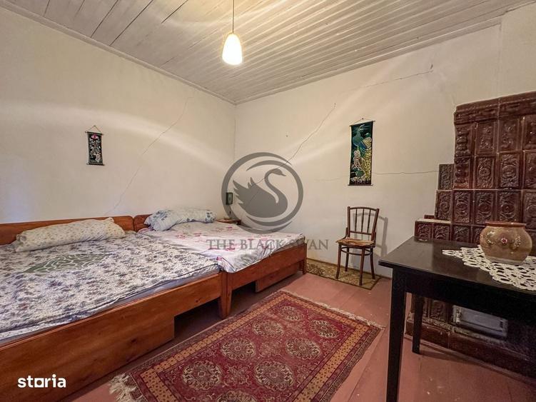 Casă cu 4 camere cu Teren 3808 Mp în Șirna