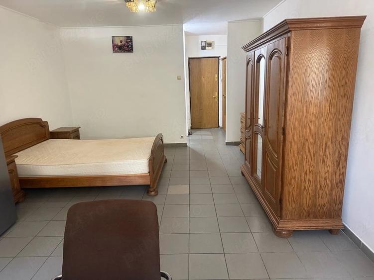 Garsonieră decomandată în Socului