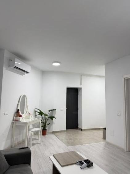 Apartament cu 2 camere semidecomandat, mobilat în Mihai Bravu