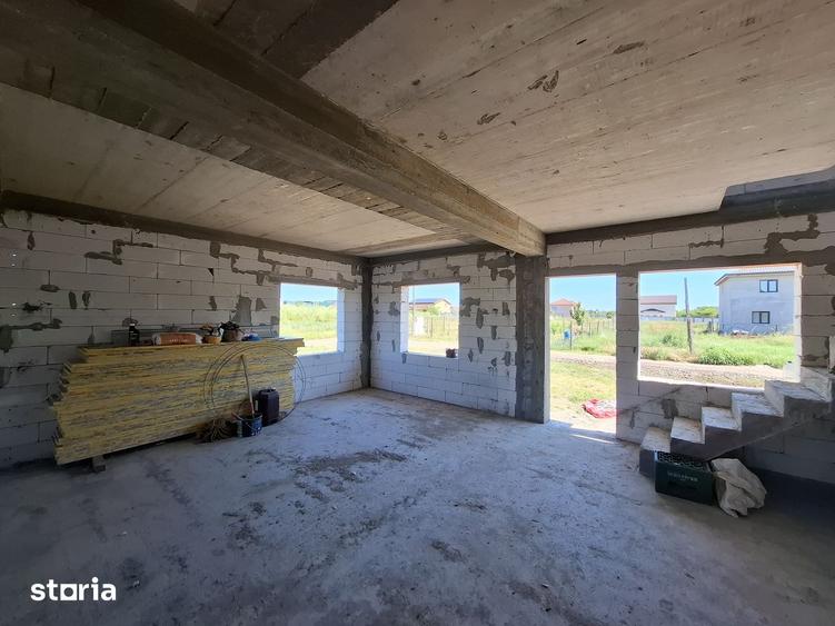 Casă cu 5 camere cu Canalizare în Vest
