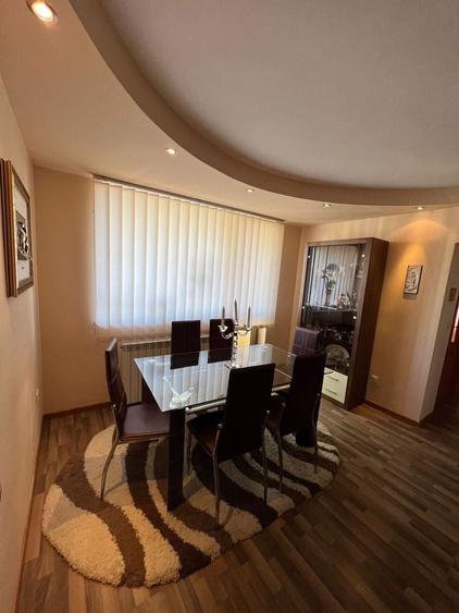 Apartament cu 3 camere decomandat în Central
