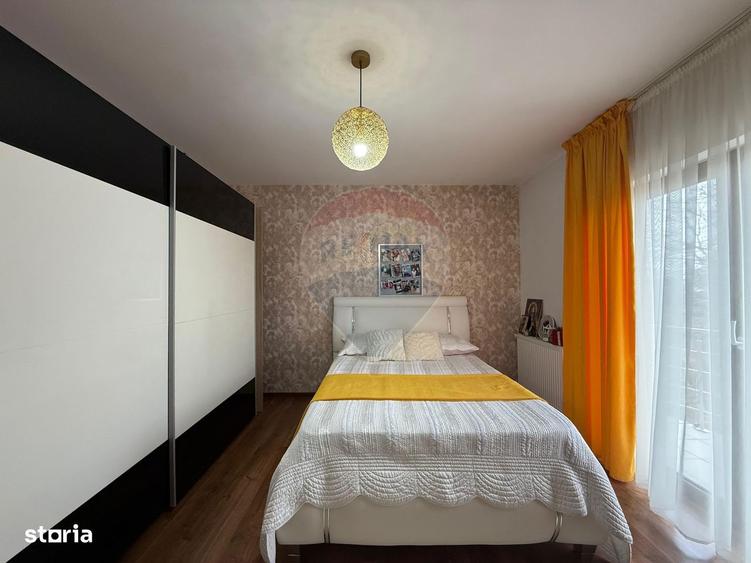 Casă cu 5 camere cu Teren 375 Mp în Șerbănești