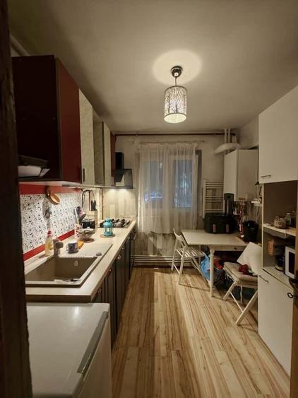 Apartament cu 3 camere semidecomandat în Central
