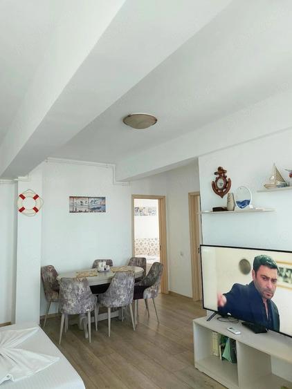 Apartament cu 3 camere semidecomandat în Exterior Vest