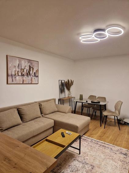 Apartament cu 3 camere decomandat în Faleza Nord