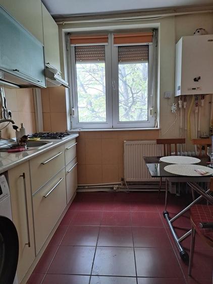 Apartament cu 3 camere semidecomandat în Micro 19