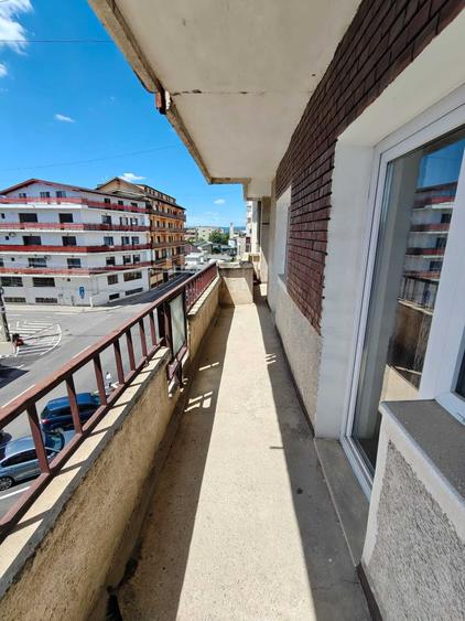 Apartament cu 4 camere decomandat în Central