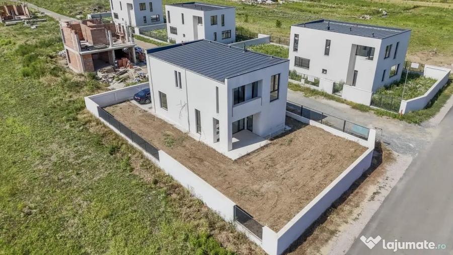Casă cu 5 camere cu Teren 490 Mp în Brănești