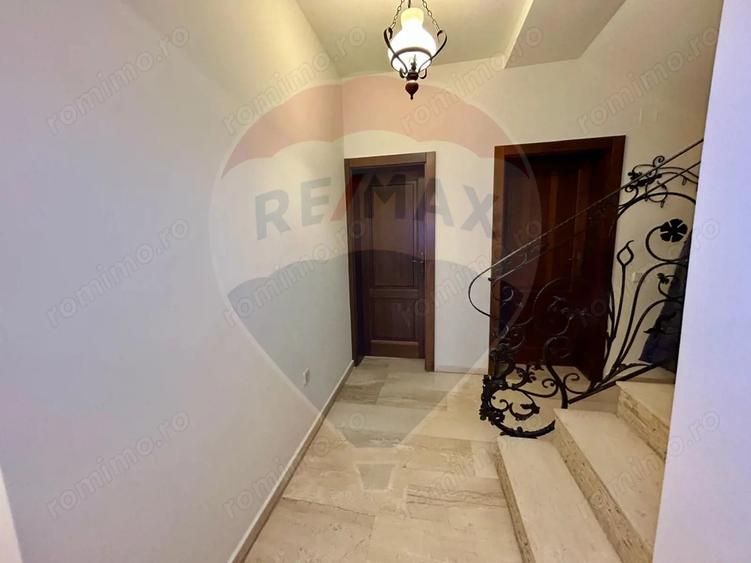 Casă cu 4 camere cu Teren 589 Mp în Sântandrei