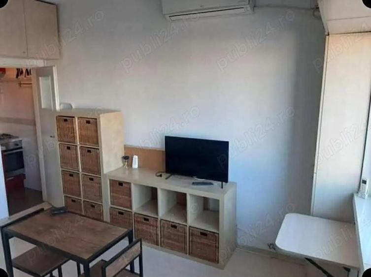 Garsonieră decomandată în Universitate