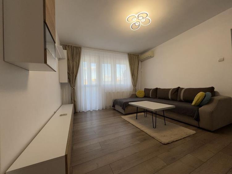 Apartament cu 3 camere semidecomandat în Drumul Taberei