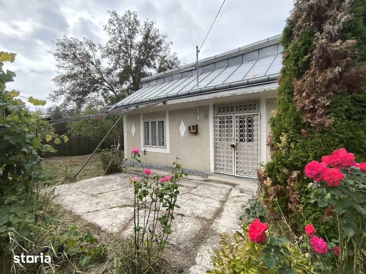 Casă cu 2 camere cu Teren 1300 Mp în Dobrovăț