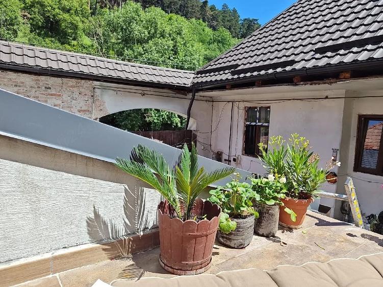 Casă cu 2 camere cu Teren 260 Mp în Central