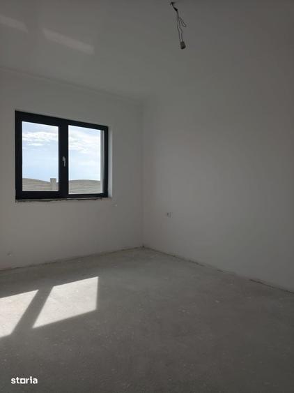 Casă cu 4 camere cu Teren 500 Mp în Săbăreni
