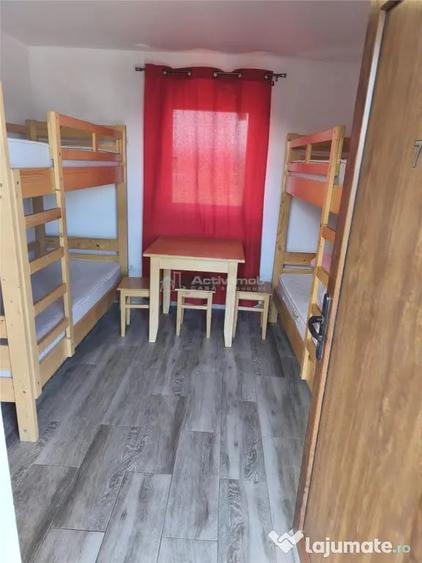 Casă cu 10 camere cu Teren 300 Mp în Cristian