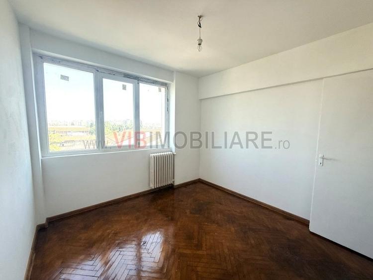 Apartament cu 3 camere semidecomandat în Lizeanu