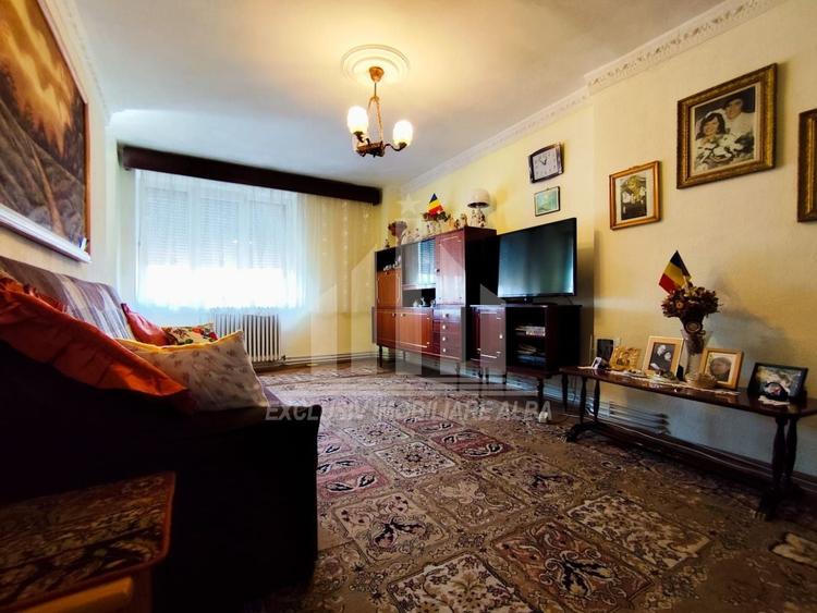 Apartament cu 4 camere decomandat, mobilat în Central