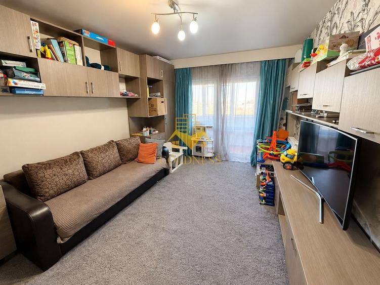 Apartament cu 3 camere semidecomandat, mobilat în Mărăști