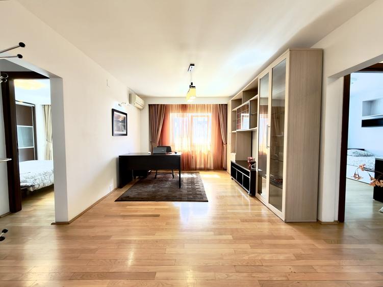 Apartament cu 4 camere decomandat, mobilat în Decebal