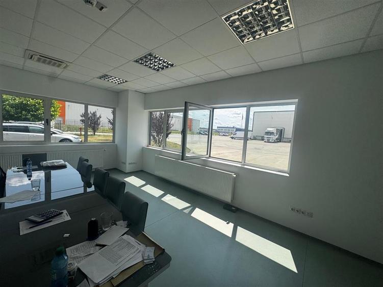 Spațiu industrial, de 1,800 mp, în Exterior Vest