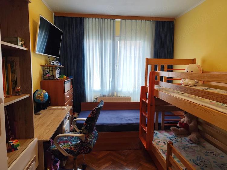Apartament cu 3 camere semidecomandat în Astra