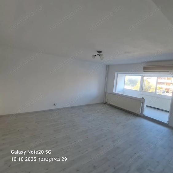 Apartament cu 3 camere decomandat în Tineretului