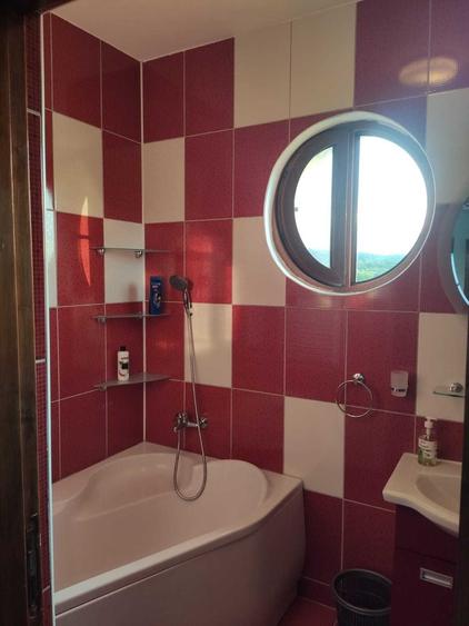 Apartament cu 3 camere semidecomandat în Casele Micești