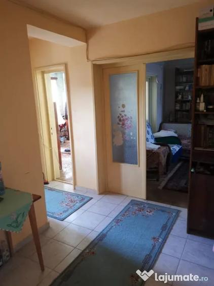 Apartament cu 3 camere decomandat în 1 Mai
