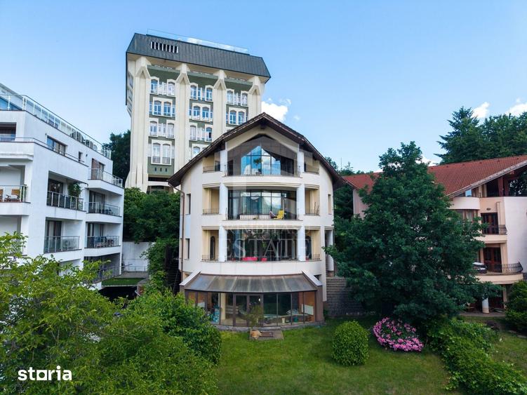 Casă cu 8 camere cu Teren 1553 Mp în Central
