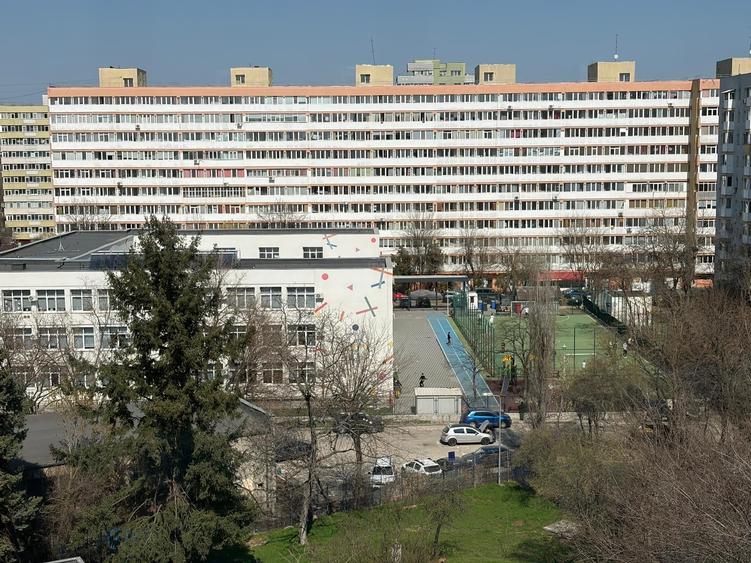 Apartament cu 4 camere decomandat în Pantelimon