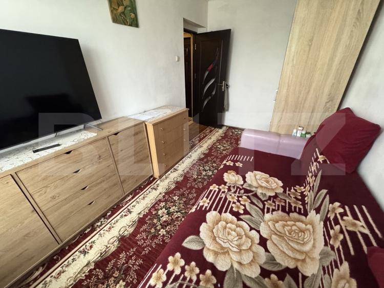 Apartament cu 3 camere semidecomandat, mobilat în Splai Bahlui
