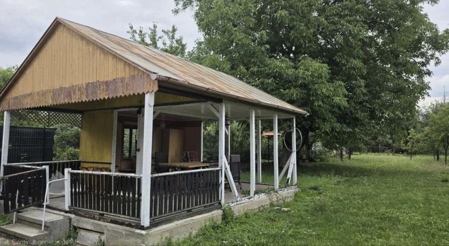 Casă cu 4 camere cu Teren 890 Mp în Bercu Roșu