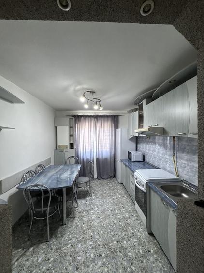 Apartament cu 2 camere decomandat în Republicii