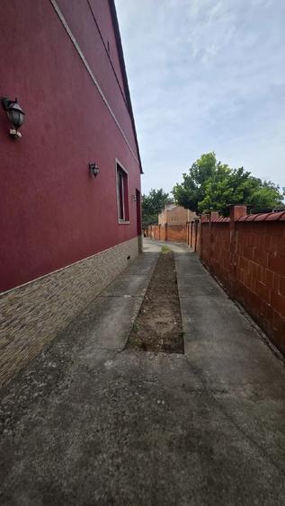 Casă cu 4 camere cu Teren 1688 Mp în Central