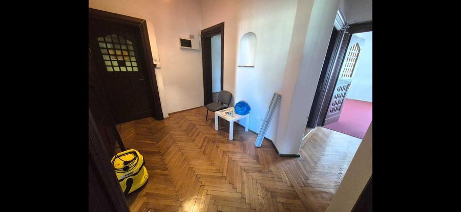 Apartament cu 3 camere decomandat în Romană