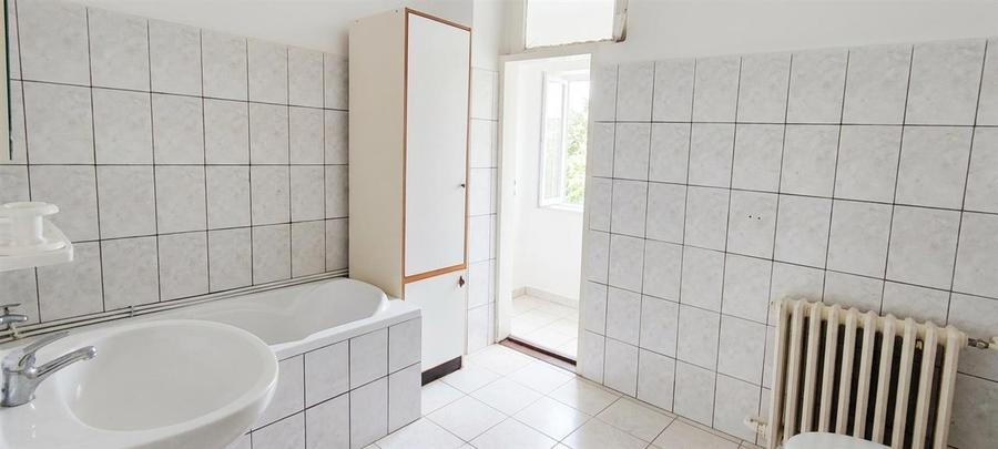 Casă cu 3 camere cu Teren 900 Mp în Spitalul Județean