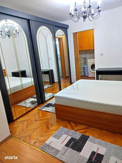 Apartament cu 4 camere decomandat în Lipovei