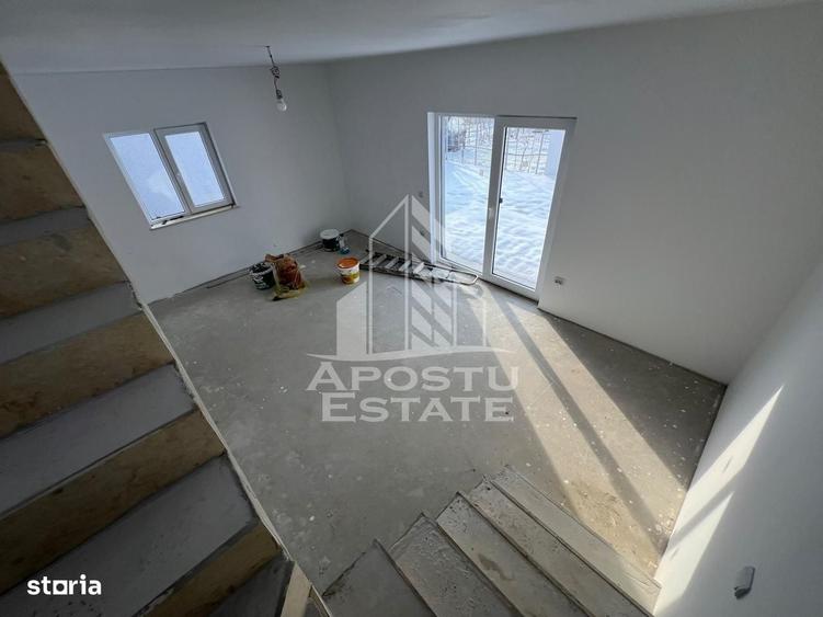 Casă cu 4 camere în Ghiroda