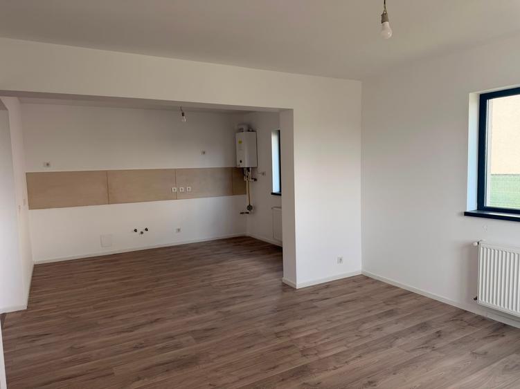 Casă cu 4 camere cu Teren 350 Mp în Balotești