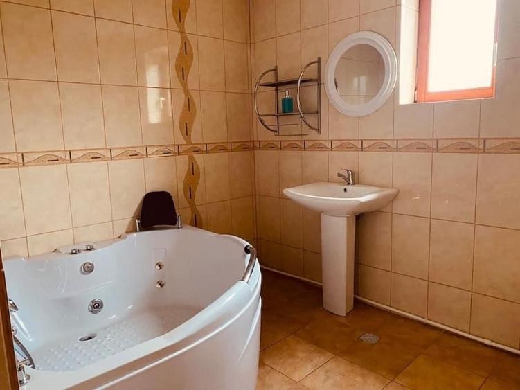 Casă cu 4 camere cu Teren 300 Mp în Trăisteni