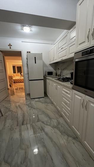 Apartament cu 4 camere decomandat în Central