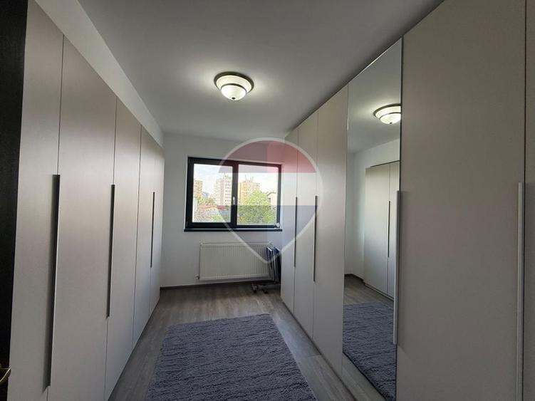 Apartament cu 4 camere decomandat, mobilat în Titan