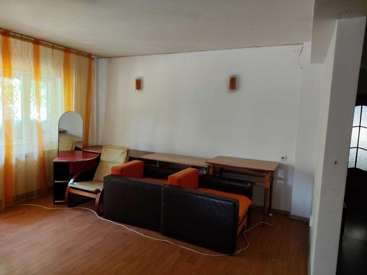 Apartament cu 3 camere decomandat în Exterior Vest