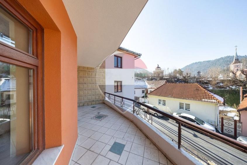Casă individuală cu 11 camere cu Teren 1300 Mp în Schei